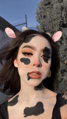 Halloween Cow Makeup Looks, Cow Face Makeup, Cute Cow Makeup Halloween, Cow Makeup Face, Cow Makeup Halloween, Cow Face Painting, Cow Face Paint, Cow Makeup Look, Cow Halloween Costume