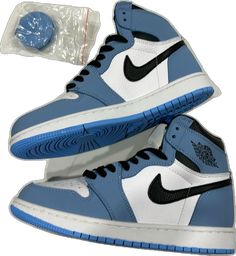 Blue High-top Sneakers With Contrasting Heel, Blue Low-top Sneakers With Contrasting Heel, Blue Low-top Sneakers With Contrasting Heel Counter, Blue Sneakers With Contrasting Heel And Round Toe, Blue Black Color, University Blue, Jordan 1 Retro High, Jordan 1 Retro, Jordan 1