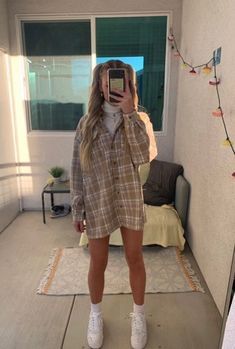 Simple Gen Z Outfits, Cute Styled Outfits, Neutral Girly Outfit, Fall Insta Outfits, Nice Classy Outfits, Bohemian Tomboy Style, Heels W Jeans Outfit, Surfer Hoco Outfit, Fall Fits For College