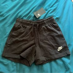 Brand New Nike Sweatshorts, Nike Sweat Shorts, Hoodie Set, Shorts Nike, Sweat Shorts, Outfits Casual, Shorts Athletic, Cute Fits, Nike Shorts