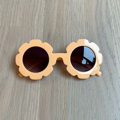 Brand New Perfect For Toddler Sized Faces! Frame: Peach Measures About 5” Wide Great Baby Shower Gift! Komono Sunglasses, Baby Sunglasses, Flower Sunglasses, Cream White Color, Versace Kids, Old Navy Kids, Retro Kids, Toddler Girl Style, Pink Sunglasses