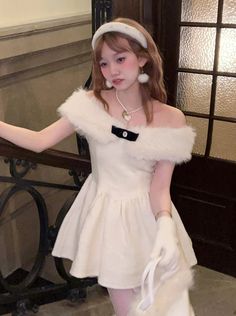 ❤︎White Fur Off Shoulder Dress❤︎ Rosé Waist, Off Shoulder Jacket, Inspo Fits, Mode Rose, Clothes Making, White Prom Dress, Girly Dresses, Disney Descendants, Evening Dresses Elegant