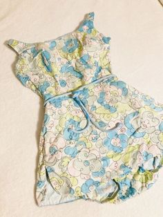 vintage 1960’s/1970’s era Pinup floral swimsuit bathing suit (Size Large) | eBay Retro Wave, Vintage Bathing Suits, Green Floral Pattern, Baby Swimsuit, Suit Blue, Retro Swimsuit, Vintage Swimwear, Retro Waves, Floral Swimsuit