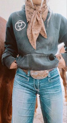 Diy Wrangler Jeans, Punchy Western Winter Outfits, Wester Winter Outfits, Fall Ranch Outfits, Western Hoodie Outfit, Western Instagram Aesthetic, Ranch Hand Outfit, Western Asethic Outfits, Cute Western Outfits Winter