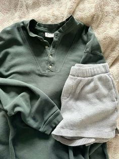 Hot Camping Outfits, Cozy Outfit Ideas Summer, Door County Outfits, Back To School Outfits Sambas, Comfy Fall Fits Aesthetic, Costal Granola Outfits, Comfy Class Outfit, Comfy Oversized Outfits, Movie Theatre Outfits