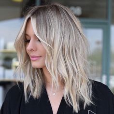 Long Length Haircut For Fine Hair Curtain Bangs, Piecy Bob Haircut Medium Hairstyles, Medium Hair Fringe Layers, Haircuts For Thinning Fine Hair With Bangs, Fine Hair Hairstyles Round Face, Midlength Hairstyles Blonde, Super Blonde With Lowlights, Razor Lob Haircut, Blond Hilights On Brown Hair