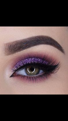 Dark Purple Makeup Looks Simple, Dark Purple Prom Makeup, Dark Purple Makeup Looks, Dark Purple Makeup, Prom Things, Eye Makeup Glitter