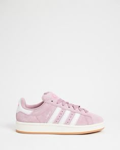 A seamless mix of technical prowess and street-ready design has helped to cement the status of the adidas Originals brand as an icon around the globe. With Trefoil logo tees, sweats and outerwear sitting alongside an inimitable sneaker edit, adi Girly Shoes, Shoe Inspo, Ponytail Holder, Swag Shoes, Pretty Shoes, Dream Shoes, Trendy Shoes, Logo Tees