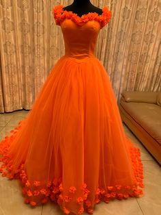 Orange Quinceanera Dresses, Orange Dress Wedding, Gown Neckline, Orange Gown, Dresses Orange, Theme Dress, Floral Party, Ball Gowns Evening, Color Naranja