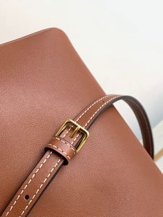 Size: 22cm*17cm*15cm It comes with Dust box, Care manual, Tag, and Paper bag. Celine Fashion, Celine Bags, Cute Bag, New Handbags, Brown Gold, Crossbody Shoulder Bag, Luxury Bags, Contact Us, Wellness Design