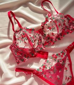 This vintage red bralette set is perfect for anyone seeking an elegant and romantic style! Featuring sheer tulle fabric and delicate rose motifs, it adds a nostalgic charm to your lingerie collection. Both stylish and alluring, this set is ideal for making you feel special whether it's for a special occasion or everyday wear. Here are the key features of this bralette set: Fabric: Made from sheer tulle, this fabric is lightweight and delicate, providing a soft and airy feel. It adds a touch of e Bra Jewelry, Womens Nightgowns, Sleepwear Fashion, Cute Bras, Cute Lingerie, Cute Pajamas, Lingerie Outfits, Pretty Lingerie, Bra And Panty Sets