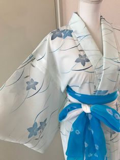 Women's kimono / summer kimono Color / blue Material / polyester Care/ home cleaning Belt/ Not included Condition / some stains or damages, please check with pictures. Height (shoulder to hem)/ 158cm half Width/ 57cm Sleeve length/ 47.5cm "The thread on the sleeve is untied" If desired, the seller will hand-sew it before shipping. Shipping to USA & US/ let me know your phone numbers when you buy. I have to write it when I use express shipping by Yamato. Traditional Summer Wedding Kimono, Traditional Floral Print Kimono For Tea Ceremony, White Floral Print Wrap Kimono, Bohemian Kimono With Kimono Sleeves For Tea Ceremony, Spring Kimono For Tea Ceremony, Traditional White Robe With Kimono Sleeves, Floral Print Kimono For Tea Ceremony, Traditional White Floral Print Kimono, Blue Kimono For Spring Tea Ceremony