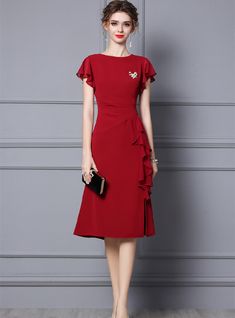 A sultry side front slit adds a touch of glam and also provides the opportunity for a significant footwear moment! Modest Dresses Fashion, Burgundy Shorts, Satin Short, Burgundy Lace, Long Skirts, Mother Of The Bride Dress, Pleated Shorts, Modest Dresses, Mother Of The Bride Dresses