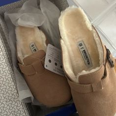 Birkenstock Clogs With Fur Inside. These Are So Comfy I Love Them But They Are Way Too Small For My Feet And I Lost The Receipt So I Can’t Return Them And They Don’t Have My Size To Exchange. Birkenstock Clogs With Fur, Fluffy Birkenstock, Fuzzy Birks, Birkenstock Clog, Birkenstock Clogs, Shoes Birkenstock, Dream Future, Birkenstock Brown, Xmas List