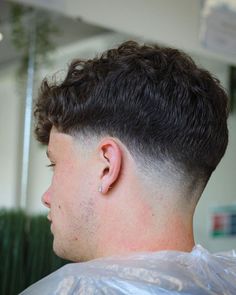 30 Minute Tattoos, Fades For Men White, Tapers Fade, Men’s Low Fade, Men Taper Fade, Corte Taper Fade, Tapper Fade, Tapered Fade, Taper Fade Long Hair