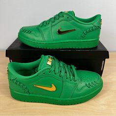 Product Details Item Name: Air Jordan 1 Low Method Of Make 'Lucky Green' (2024) Sku: Fn5032-300 U.S. Men's Size: 4.5 U.S. Women's Size: 6 (Men's And Women's Sizes Are Listed As Us Equivalents) Please Be Sure To Look At All Pictures Before Purchasing This Item! Unless We Specifically State That The Pair Is Deadstock (Ds), It Is Possible That A Shoe May Have A Scuff Or Smudge From Manufacturing / Shipping. Please Review The Photos As We Do Our Very Best To Show You Every Angle Of The Shoes You Are Green Jordan Shoes With Rubber Sole For Sports, Green Leather Basketball Shoes With Boost Midsole, Green Custom Sneakers With Synthetic Material, Green Synthetic Custom Sneakers For Sports, Green Low-top Custom Sneakers With Rubber Sole, Green High-top Leather Jordan Shoes, Green Sneakers With Round Toe And Laces, Green Sneakers With Round Toe, Green Round Toe Sneakers With Laces