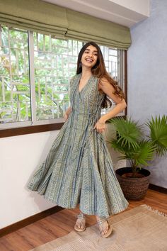 Kurta Models For Women, Saree Frocks, Cotton Dress Pattern, Hand Block Printing, Chemistry Education, Cotton Short Dresses, Kurtas For Women, Kurta Patterns