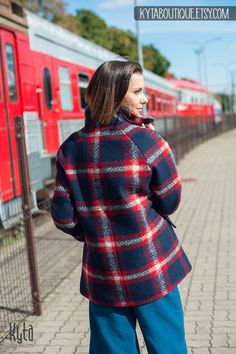 "Elegant short coat for women for autumn and spring seasons. Stylish plaid coat made from soft and warm wool fabric. Feminine, button up wool coat with wide silhouette, classical open collar and two side pockets. It is perfect outside wear solution when warmth and elegance has to be combined! Your will love the quality and design. Sewn with meticulous attention to every detail! DETAILS: * Wool coat for maximum comfort and elegance * Oversize design * Two large side pockets * Custom size upon you Stylish Raincoats, Coat For Fall, Short Coats Women, Raincoat Outfit, Pants Outfit Fall, Autumn Coat, Women Coat, Coat For Women, Plaid Coat