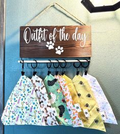 This Pet accessory holder will help you stay more organized with your pets bandanas or Collars!! Including multiple hooks, it is such a convenient way to keep all of their accessories in one spot. This would make a perfect gift for dog birthday party, new dog moms, pet sitters, dog walkers, dog watchers, dog groomers, dog lovers, animal lovers and more! *BANDANAS ARE NOT INCLUDED* MEASUREMENTS: * Size: 12" long x 5" wide with hanging rod on WHAT IT INCLUDES *Holder *7 Organizer clips * Wall hang Dog Bandana Holder, Bandana Holder, Dog Collar Display, Collar Display, Clothing Organizer, Accessory Holder, Dog Grooming Salons, Diy Gifts For Mom, Dog Birthday Party