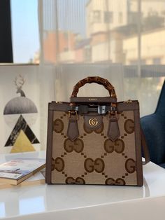 GUCCI SIZE:27X24X11cm Shino Aburame, Luxury Bags Collection, Clubbing Outfits, Gucci Fashion, Trendy Accessories, Gucci Bags, Sierra Leone, Womens Purses, Sling Bag