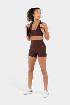 Especificaciones del modelo: Talia mide 5'2", pesa 125 libras y usa una talla XS (pantalones cortos de entrenamiento de talle alto Genesis)

 Tejido Luxe-Max DNA™: ultrasuave, transpirable, moldeador del cuerpo de compresión moderada y superduradero

 Infi-Stretch DNA™ + Infi-Defense DNA™ (propiedades elásticas en 4 direcciones, absorbentes de sudor y antimicrobianas)

 Tecnologías CTF™ (sin punta de camello) y a prueba de sentadillas

 Diseño de cintura ceñida que favorece la figura (te suje Brown Athleisure Activewear With Built-in Shorts, Sporty Short Brown Activewear, Sporty Brown Activewear Shorts, Sporty Brown Short Activewear, Sporty Stretch Athletic Shorts In Brown, Sporty Stretch Brown Athletic Shorts, Brown Workout Activewear, Brown Sportswear Activewear For Workout, Sporty Brown Athletic Shorts For Workout