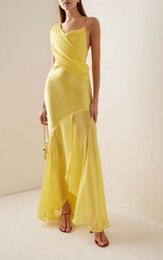 Paris Georgia, Gala Gonzalez, Maxi Evening Dress, Emmanuelle Alt, Leandra Medine, Yellow Maxi, Looks Party, Wedding Attire Guest