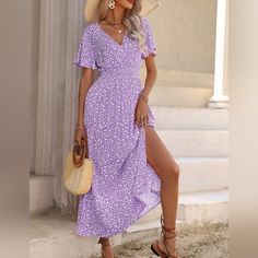 New Boho Flowy Floral Print Wrap Top Maxi Dress * Short Flutter Sleeve * Wrap Top V Neck Surplice * Smocked Stretch High Waist * Long Maxi Skirt * Split Side Hem *Approximate Unstretched Measurements* Small (4) *Bust 38.25" *Waist 25.25"(Up To 28") * Sleeve Length 7.5" *Length 51.25" Medium (6) *Bust 39.75" *Waist 26.75"(Up To 30") * Sleeve Length 7.75" * Length 52" Large (8/10) *Bust 42" *Waist 29"(Up To 32") * Sleeve Length 8" * Length 52.75" Xl (12) *Bust 44.5" *Waist 31.5"(Up To 35") * Sleev Lavender Sundress, Maxi Dress Short, Floral Wrap Top, Long Maxi Skirt, Womens Trendy Dresses, Long Maxi Skirts, Purple Lilac, Casual Summer Dresses, Dress Plus Size