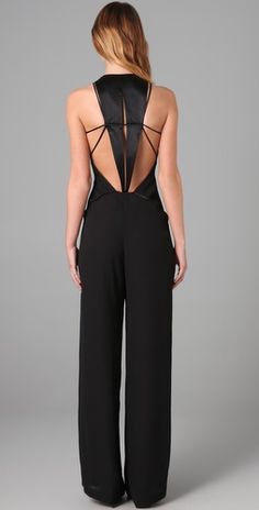 Love this jumpsuit (but I may have too much back-fat for it lol!) Vestido Convertible, Neutral Minimalist, Moda Fitness, Inspiration Mode, Look Chic, Wearing Black, Tulum, Moda Casual, Look Fashion