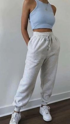 Cute Sweatpants Outfit, Cute Sweatpants, Pose Fotografi, Grey Sweatpants, Modieuze Outfits, Looks Chic