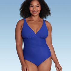 Step out in this timeless and flattering Aqua Green swimsuit that will hug you in all the right places. The sleek plunge neckline is a perfect way to accentuate your figure, while removable cups and adjustable straps afford customizable comfort, coverage, and support to ensure all day comfort by the beach or pool. Swimsuit Blue, Perfect Swimsuit, Best Swimsuits, Green Swimsuit, Beautiful Suit, Plunge Neckline, Long Torso, Blue Swimsuit, By The Beach