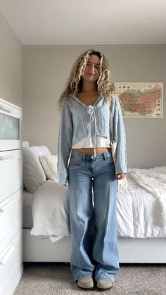 Outfit Ideas For Size 10, How To Style Grey Long Sleeve, Long Sleeve Bar Outfit, Light Blue Zip Up Outfit, Basic Winter Outfits Aesthetic, Jean And Long Sleeve Outfit, Comfy Jeans Outfit Fall, Senior Causal Outfits, Winter Outfits Light Colors