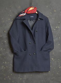 Vintage Original Saint James French  Peacoat in Dark Navy Blue Marked size GB18 US14 D46 fits to size Large Made in France Timeless, elegant and inspired by our marine style. Its timeless design makes it a must-have for your winter wardrobe, in the city or by the sea. A strong piece, that will perfectly match a casual look, but will also look stunning paired with something more formal, for a nautic-chic style. This peacoat features the iconic codes, enhanced by modern details : and mat black buttons. A genderless piece, rock and chic. - Material: 70% Wool 30% Polyester  - Tailor neck - One inner pocket  -Two Front Hand Pockets - Double buttoning - Black buttons with anchor detail  -Double-breasted buttoned front  -Fully Lined Condition - Great vintage condition with minor marks of wear and Navy Peacoat With Lapel Collar And Pockets, Navy Fitted Double-breasted Outerwear, Navy Peacoat With Pockets For Work, Navy Collared Outerwear For Work, Navy Double-breasted Long Sleeve Outerwear, Fitted Navy Pea Coat With Pockets, Navy Single-breasted Pea Coat, Classic Navy Pea Coat For Workwear, Classic Navy Pea Coat For Work