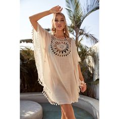 Mit dem Beach Dress Cover Up bleiben Sie am Strand stilvoll und bequem

 Wir stellen Ihnen das Beach Dress Cover Up vor, die perfekte Ergänzung für Ihre Strandgarderobe. Dieser stilvolle Überwurf ist so konzipiert, dass er der Größe entspricht und eine bequeme und schmeichelhafte Passform für alle Körpertypen gewährleistet. Egal, ob Sie am Pool faulenzen oder am Sandstrand entlang schlendern, dieses Kleid wird mit Sicherheit ein Statement setzen.

 Bei MadeInSea verstehen wir die Leidenschaft, die Meeresliebhaber für alles Nautische haben. Deshalb bieten wir eine große Auswahl an nautisch inspiriertem Schmuck, Kleidung und Wohndekoration an. Unser Strandkleid-Überwurf ist nur eines der vielen Artikel aus unserer Strandkleider-Kollektion , die Sie an die Küste Ihres Lieblingsstrandes entfü Beachy Short Sleeve Poolside Cover-up, Bohemian Cover-up For Beach Season, Summer Beachwear Tunic For Beach Cover-up, Bohemian Beige Sleeveless Cover-up, Flowy Short Sleeve Beach Dress For Summer, White Cover-up For Beach Season, Flowy Breezy Beach Season Cover-up, Flowy Beach Season Cover-up, Bohemian Sleeveless Cover-up For Resort Season