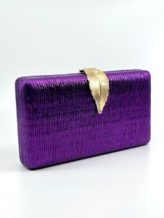 Welcome to mycutiebag ❤️ Elevate your ensemble with our distinguished Purple Pleated Clutch Bag featuring a leaf design closure, meticulously crafted for discerning individuals seeking timeless style. Suitable for many occasions ranging from weddings to formal dinners, this clutch exudes an aura of understated luxury. Its pleated purple fabric exudes regal charm, while the gold leaf closure adds a touch of nature-inspired grace. Versatility is paramount, and this clutch effortlessly transitions Purse Purple, Purple Clutch, Top Design Fashion, Purple Fabric, Purses Designer, Clutch Purse, Clutch Handbag, Leaf Design, Gold Leaf