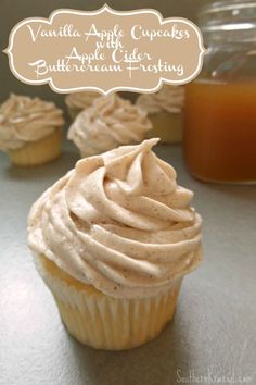 vanilla frosted cupcakes with buttercream frosting