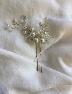 Wedding Hair Vine, Pearl Bridal Wedding Hair Pins, Minimalist Wedding hair Clip, Crystal HairPin Set of 2 This pearl bridal wedding hair pins are perfect for a bling wedding theme. Gorgeous wedding hair clip with shining crystals and beautiful pearls. It looks beautiful and attractive. You will love it. PEARL BRİDAL HAİR PİN SET OF 2  .All of my handmade products are ready to be shipped. .IMPORTANT: Please note that these are guidelines only - no delivery time is absolutely guaranteed - on occasions items sent by airmail can take longer than the guideline times due to customs delays that are beyond my control. Please don't hesitate to ask me questions! :) Wedding Hair Clips Side, Minimalist Wedding Hair, Bling Wedding Theme, Bridal Hair Pins Pearl, Wedding Hair Clip, Wedding Hair Vine, Bridal Wedding Hair, Crystal Hair Pins, Bling Wedding