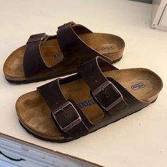 Brand New Birkenstocks Burken Stocks Shoes, Birkenstocks Aesthetic, Birkenstock Aesthetic, Brown Birkenstocks, Womens Birkenstocks, Cloth Ideas, Birkenstock Brown, Boo Basket, Granola Girl