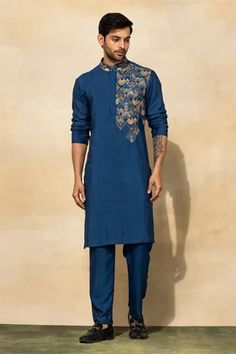 Shop for DiyaRajvvir Blue Cotton Thread Embroidered Kurta Set for Men Online at Aza Fashions Collar Kurti, Gents Kurta Design, Gents Kurta, Kurta Set For Men, Fabric Painting On Clothes, Kurta Men, Mens Kurta Designs, Boys Kurta