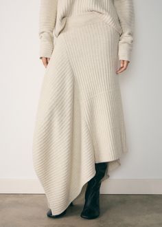 Asymmetric knitted skirt - Women | MANGO USA Style Maxi Skirt Fall, Fall Long Skirts, Maxi Knit Skirt, Tricotin Long, Maxi Skirt Fall, Turkey Dress, Waterfall Skirt, Maxi Skirt Style, Knitted Skirt