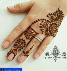 hendi designs for hands and fingers are very attractive, yet simple to draw on