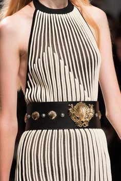 Minimalist Moda, Minimalist Fashion Women, Fausto Puglisi, Celebrity Design, Milan Fashion Weeks, Plaits, Looks Style, Fashion 2017