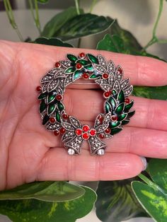 This listing is for a beautiful brooch. Please review pics carefully before purchasing Christmas Brooch Jewelry Gift, Christmas Holiday Brooch Jewelry, Christmas Holiday Jewelry Brooch, Christmas Gift Brooch Jewelry, Christmas Gift Jewelry Brooch, Holiday Red Brooch Jewelry, Red Holiday Brooch, Green Enamel, Clear Rhinestones