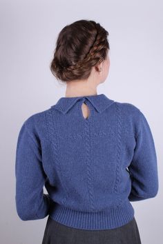 This feminine, everyday 1940s-style pullover is 100% pure soft Merino wool with a delicate cable knit pattern. The short pullover goes below the waist with a wide rib edge at the bottom. The sleeves are three-quarters long and end with a wide rib edge. The collar is typical of the 40s, with a small opening in the neck that closes with a snap fastener. The yarn is super soft and made in Italy. Available in sizes XS, S, M, L, XLSee the stated dimensions in the size chart.Material: 100% Merino wool 1930s Shoes, Short Pullover, 1950s Shoes, 1920s Shoes, 1940s Shoes, Cable Knit Pattern, The 40s, 1940s Style, Winter Fashion Boots