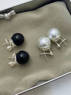 Elevate your style with our geometric imitation pearl earrings. These accessories showcase elegant geometry, combining it with the lustrous beauty of imitation pearls for a stunning and fashionable addition to your look. Reindeer Headband, Earrings Accessories, Maxi Knit Dress, Martin Boots, Earring Patterns, Dress Jewelry, Black Style, Accessories Necklace, Accessories Earrings