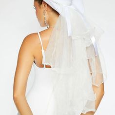 PERFECT FOR BACHELORETTES AND BRIDAL SHOWERS! Retail: $30 Delivery available in 4-6 business days. Need it sooner? Email us at Admin@borrowmebridal.com! Brushed & woven cowboy hat featuring rhinestone trim and an attached veil. - Circumference: 23" - Brim: 3.5" Summer Wedding Fitted Veil, Bridal Hat With Veil, Bride Cowboy Hat, Hat With Veil, Bridal Hat, White Bride, Rhinestone Trim, Bridal Showers, Cowboy Hat