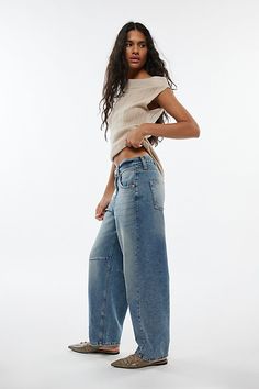 The ultimate pair of barrel jeans from BDG and only at Urban Outfitters. BDG Logan buckle baggy barrel jeans in a wardrobe-essential slouchy mid rise. Barrel fit buckle jeans with a baggy leg and buckle detail at the back for a cinchable waistband for an adjustable rise. Finished with light distressing at the hem for an effortlessly lived-in look. Features BDG Logan buckle baggy barrel jeans BDG baggy jeans with a cinchable waistband and stitched detailing at the knees Slouchy mid-rise waist Rig Cheap Women's Pants From Urban Outfitters, Women’s Baggy Jeans Outfit, Light Baggy Jeans Outfit, Baggy Jeans Outfit, Barrel Jeans, Pinterest Contest, Urban Outfitters Jeans, Buckle Jeans, Bdg Jeans