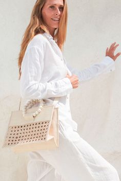 Upgrade your summer look with our cream woven straw statement summer tote! This versatile bag effortlessly takes you from beach days to brunch with ease. Don't miss out on this perfect accessory - shop now! Vacation Tote Bag, Handbag Design, Resort Fashion, Structured Bag, Summer Tote, Raffia Bag, Woven Rattan, Bag Ideas, Pearl Cream