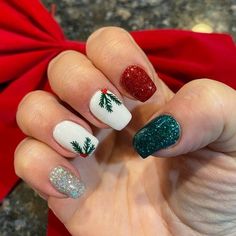 December Nails Christmas Simple, Short Dip Powder Nails Christmas, Christmas Nails Short Diy, Simple Christmas Nails Dip Powder, Short Acrylic Nails Holiday, Xmas Dip Powder Nails, Holiday Dip Powder Nails, Holiday Nails Sns, Powder Dip Christmas Nails