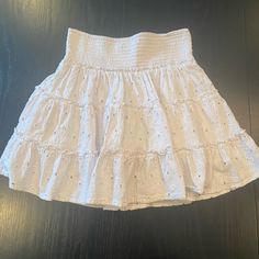 Really Nice Ae White Skirt!! No Stains, But Abt Worn, Been Worn A Few Times, But Appears Brand New. It Has An Underskirt So Nothings Visible. It’s Very Adorable! I’ll Accept Any Reasonable Offers (I Know Shipping Is Expensive Lol). White Skirt, White Skirts, American Eagle Outfitters, Really Cool Stuff, American Eagle, I Know, Womens Skirt, Brand New, Skirt