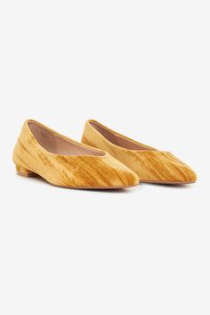 An ultra-chic style for day-to-night, the Lena gold flat is a point toe shoe finished in a luxe, jewel-toned velvet. Gold Flats, Wedding Lingerie, Pointed Toe Shoes, Jewel Tones, New Shop, Chic Style, Velvet, Yellow, Gold